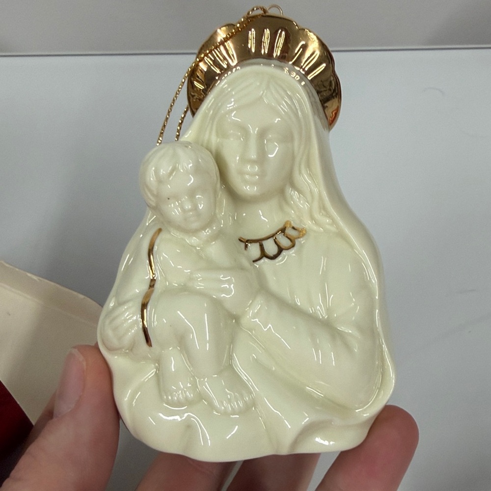 Musical Ornament - Madonna and Child - Picture 3 of 4